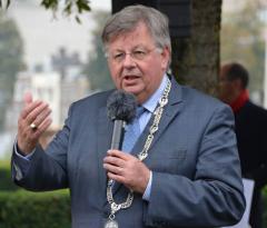 2014 herdenking evacuatiemonument (24)