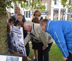 2014 herdenking evacuatiemonument (4)