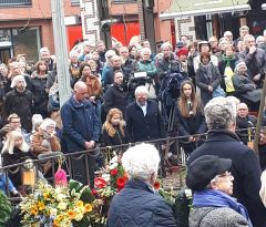 22 feb. Herdenking de schommel