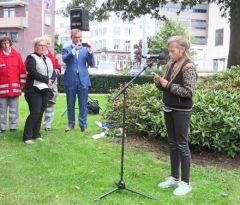 IMG_1782_meisje met gedichtje-1