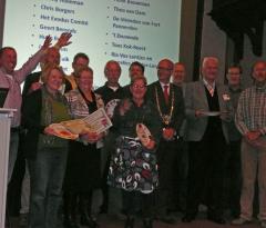 P1060500_alle winnaars op het podium-3